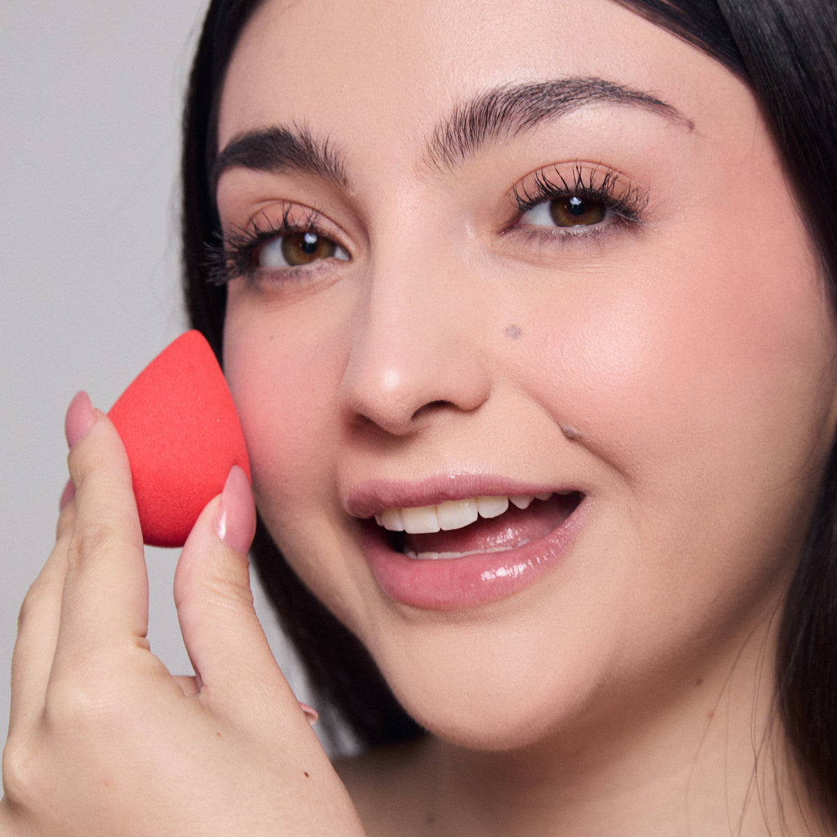 Esponja Difuminadora Roja Adara Cosméticos