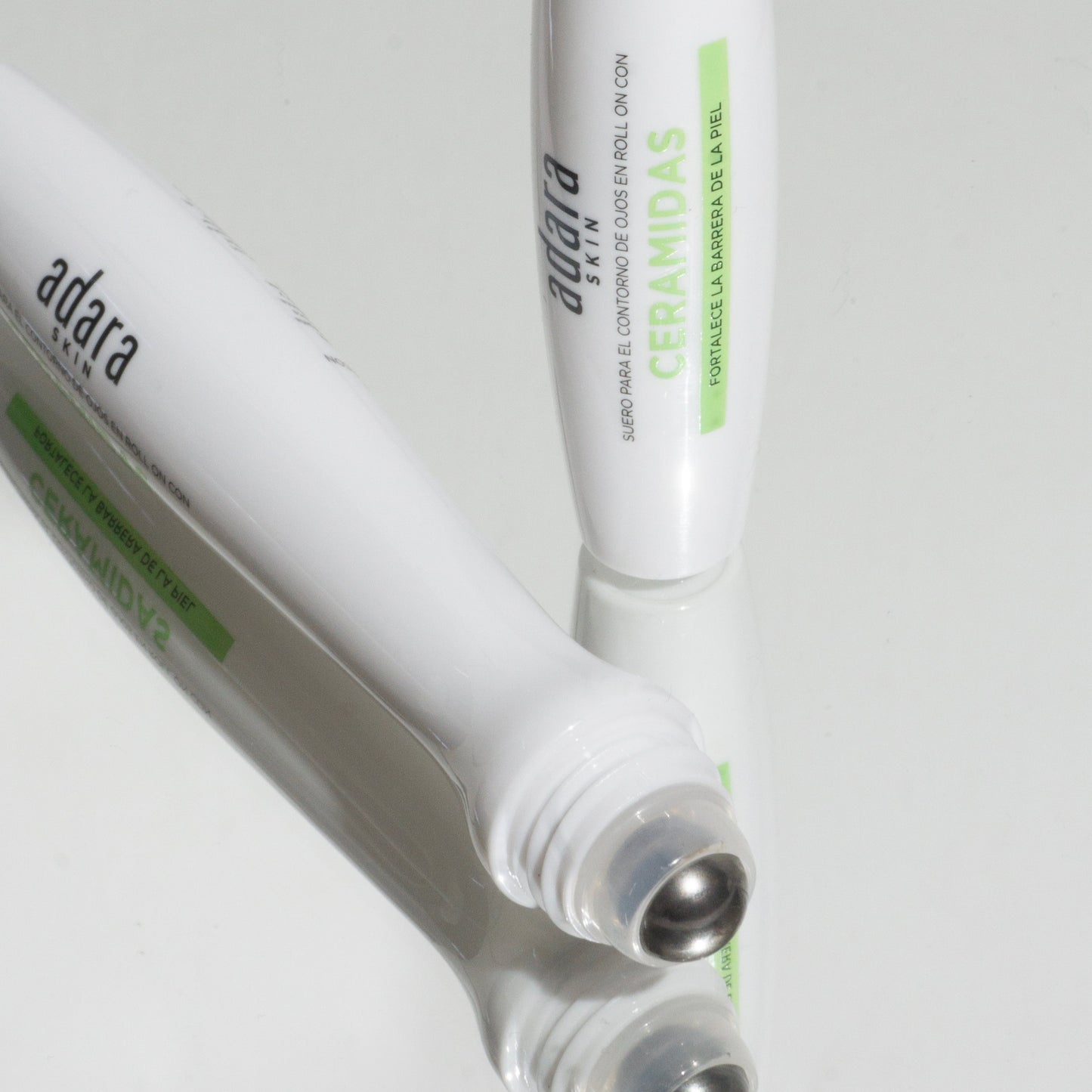 Suero para Contorno de Ojos en Roll On con Ceramidas Adara Cosméticos