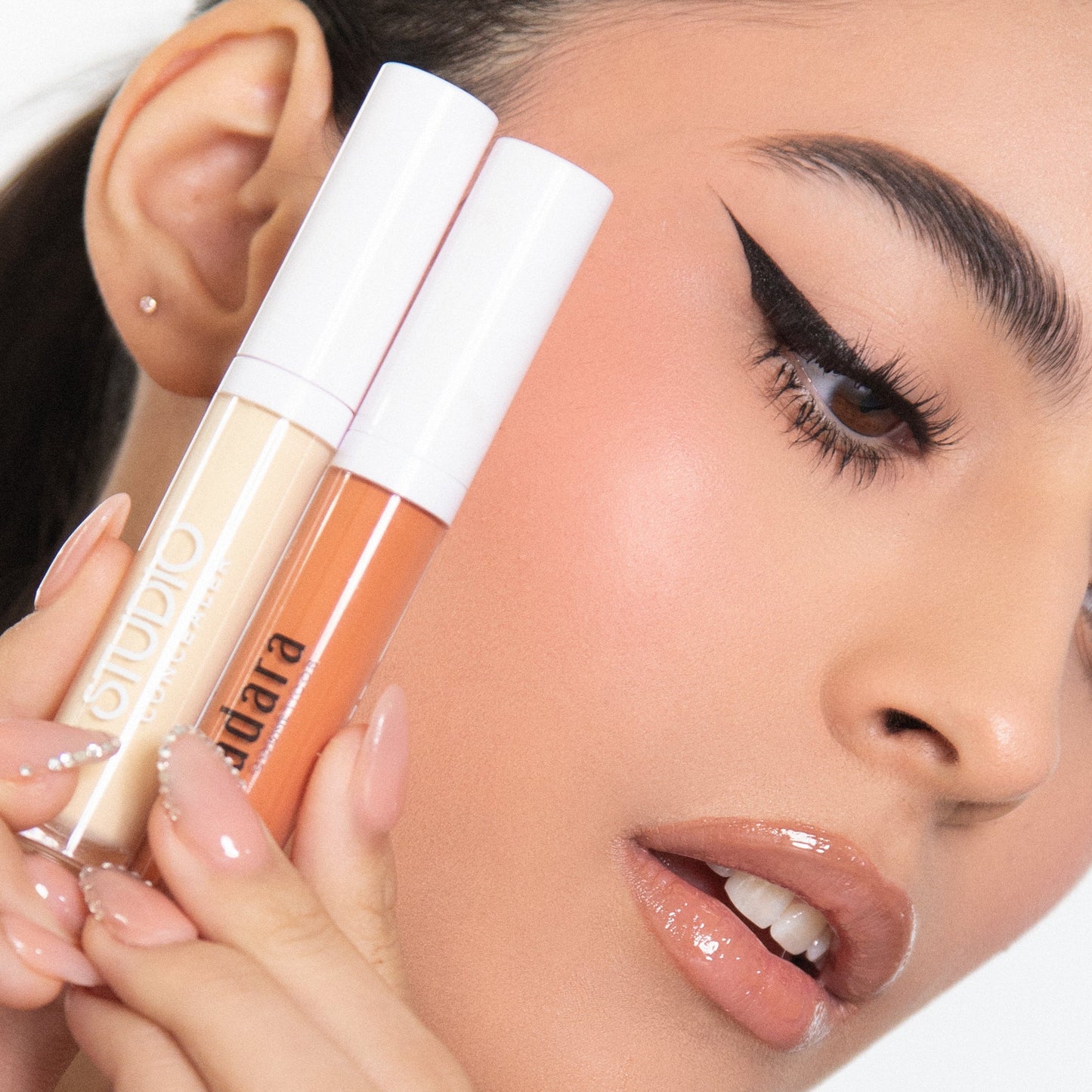 Corrector liquido Hidratante Studio Concealer Adara Cosmeticos