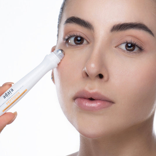 Suero para Contorno de Ojos en Roll On con Peptidos Adara Cosmeticos