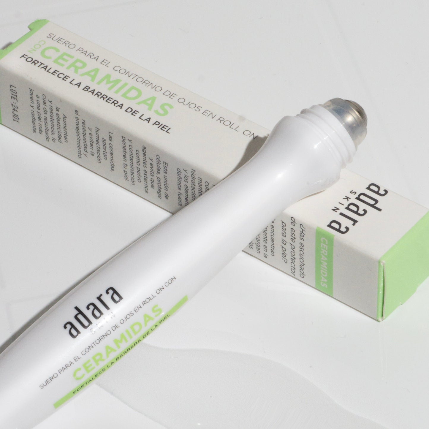 Suero para Contorno de Ojos en Roll On con Ceramidas Adara Cosméticos