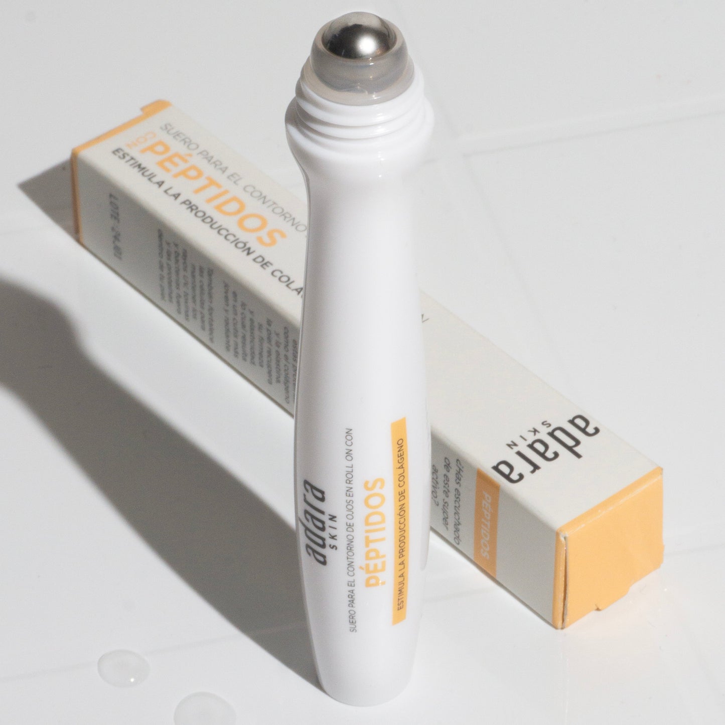 Suero para Contorno de Ojos en Roll On con Peptidos Adara Cosmeticos