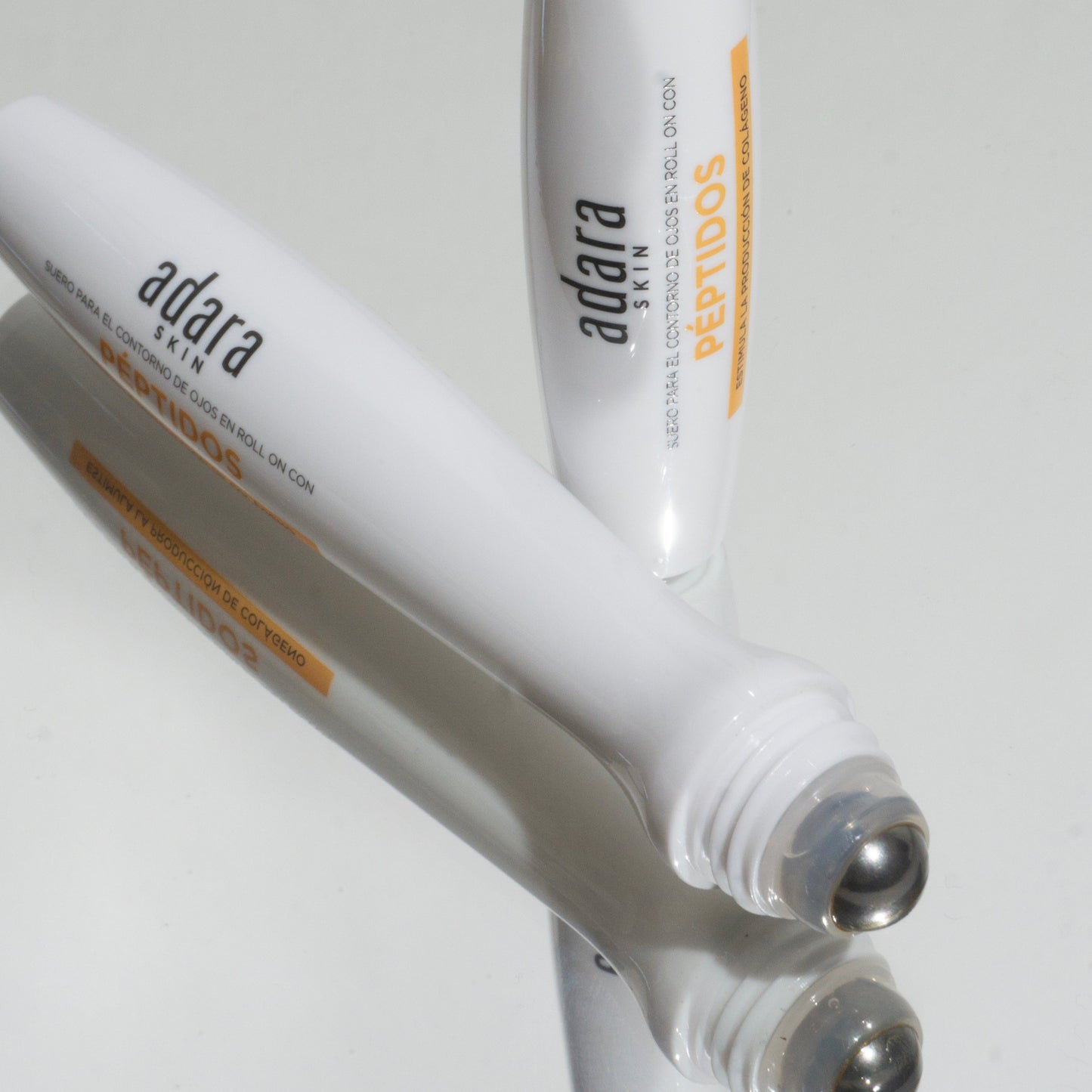 Suero para Contorno de Ojos en Roll On con Peptidos Adara Cosmeticos