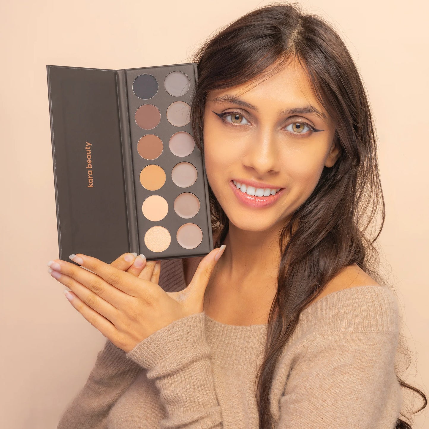 Paleta para Cejas Every Shade of You Gel & Powder Eyebrow Palette First Impressions Kara Beauty