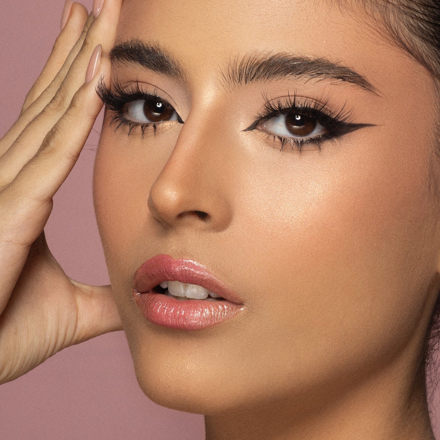 Lapiz Retractil inbeleble Negro Adara Cosmeticos