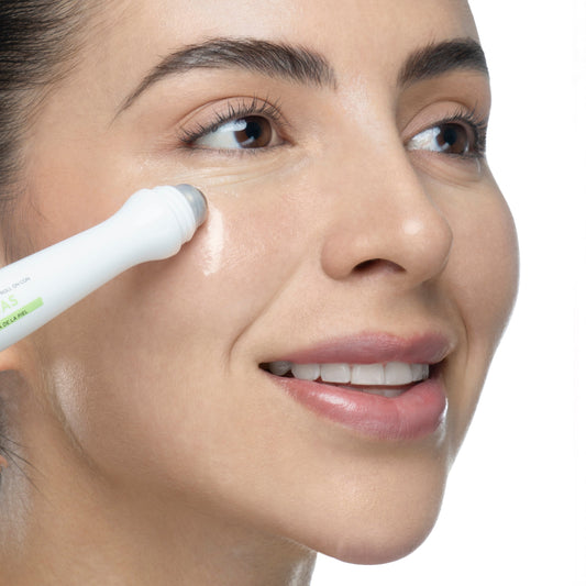 Suero para Contorno de Ojos en Roll On con Ceramidas Adara Cosméticos